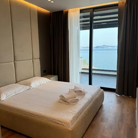 Santi Luxury Apartment *